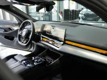 BMW 520i M SPORT PRO 20LM Panorama Harman