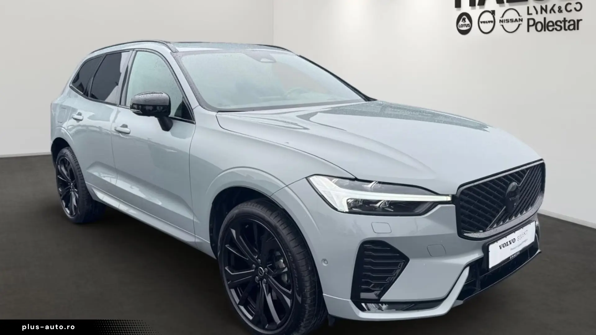 Volvo XC60 B5 AWD Plus Black Edition   PANO • HUD • 360