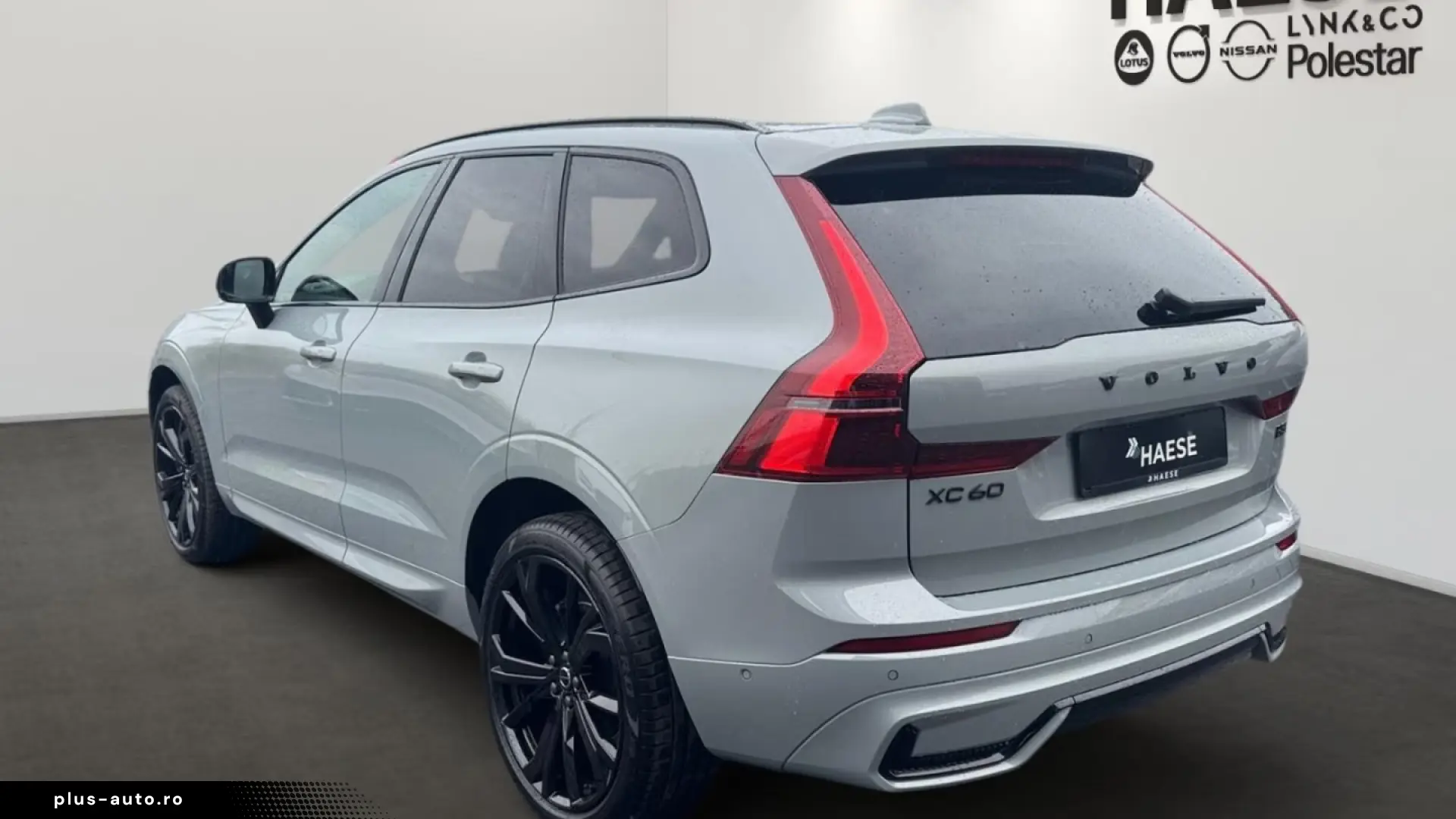 Volvo XC60 B5 AWD Plus Black Edition   PANO • HUD • 360
