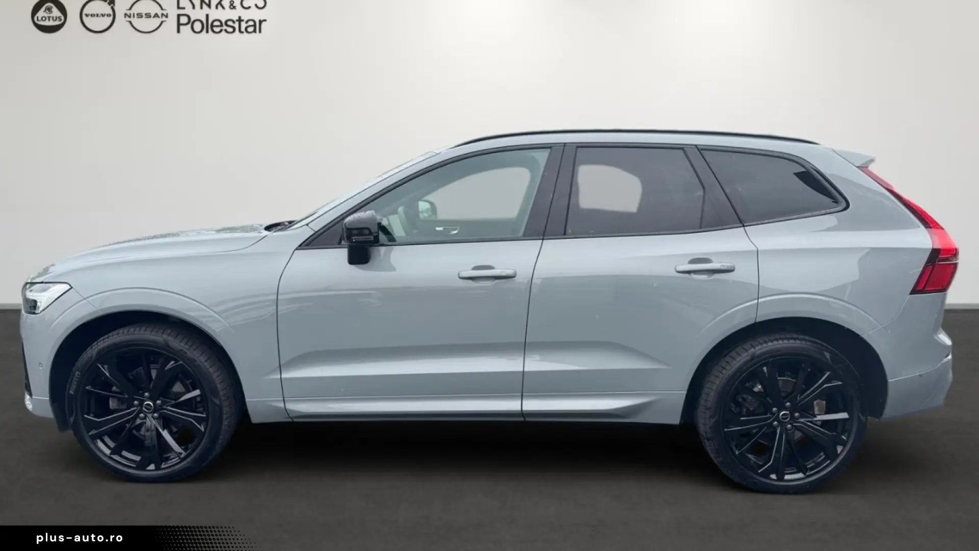 Volvo XC60 B5 AWD Plus Black Edition   PANO • HUD • 360