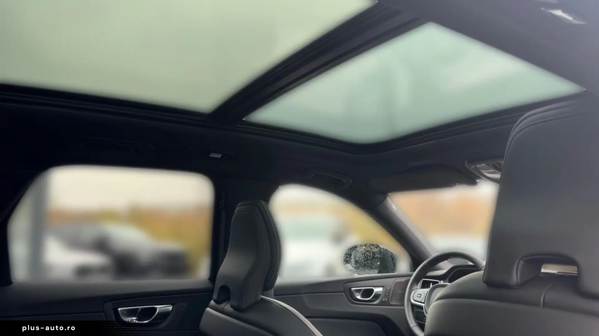 Volvo XC60 B5 AWD Plus Black Edition   PANO • HUD • 360