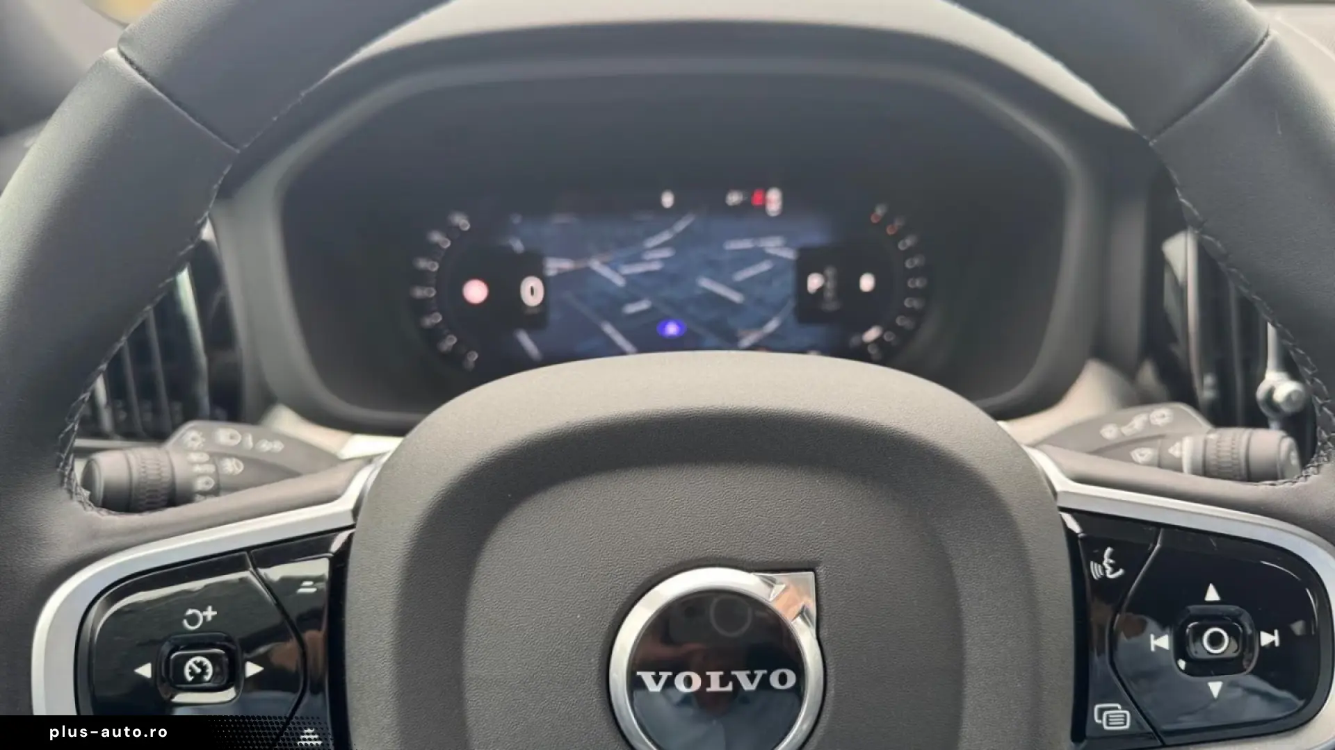 Volvo XC60 B5 AWD Plus Black Edition   PANO • HUD • 360