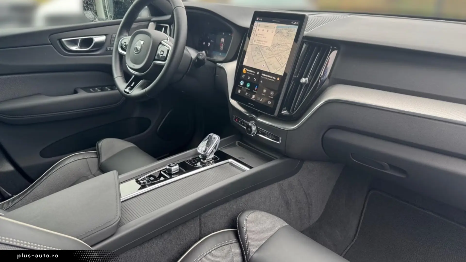 Volvo XC60 B5 AWD Plus Black Edition   PANO • HUD • 360