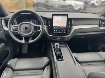 Volvo XC60 B5 AWD Plus Black Edition   PANO • HUD • 360