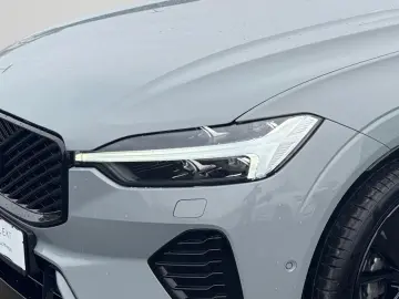 Volvo XC60 B5 AWD Plus Black Edition   PANO • HUD • 360