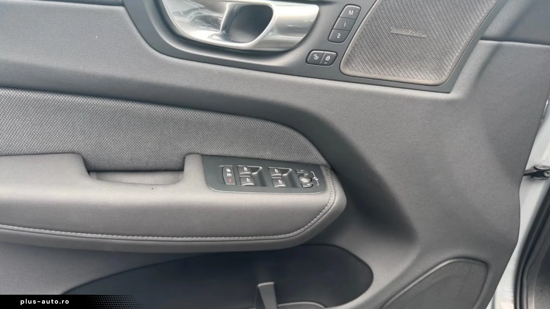 Volvo XC60 B5 AWD Plus Black Edition   PANO • HUD • 360