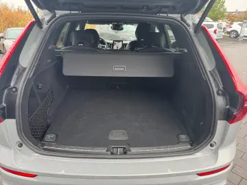 Volvo XC60 B5 AWD Plus Black Edition   PANO • HUD • 360