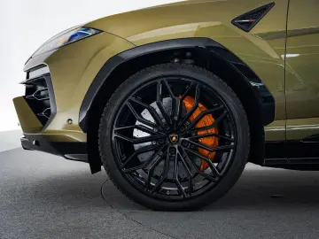 LAMBORGHINI Urus SE   Black painted roof   Verde Gea Lucido
