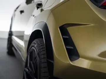 LAMBORGHINI Urus SE   Black painted roof   Verde Gea Lucido