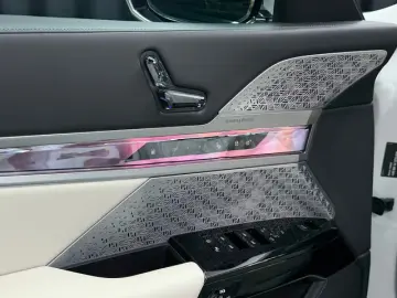 BMW M760 e xDrive M-SPORT TV B&W SKY-LOUNGE