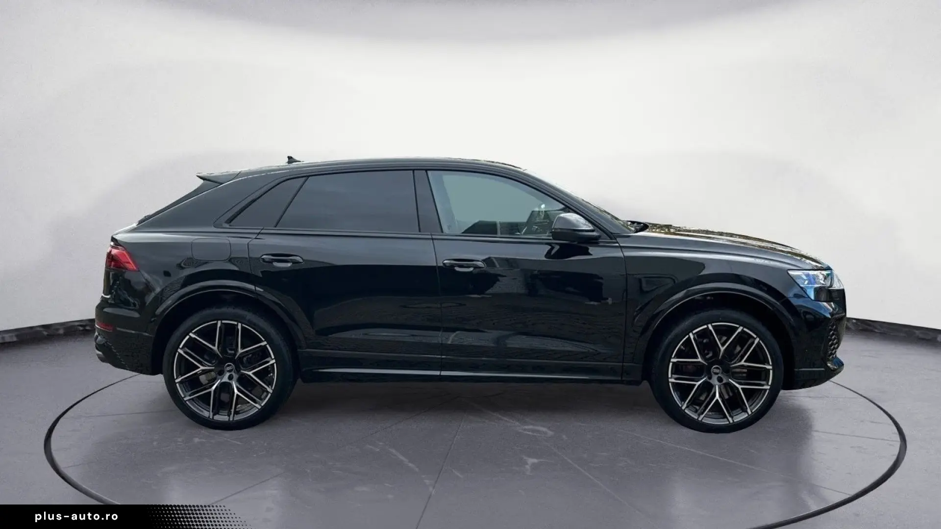 Audi RSQ8 SUV 441(600) kW(PS) tiptronic