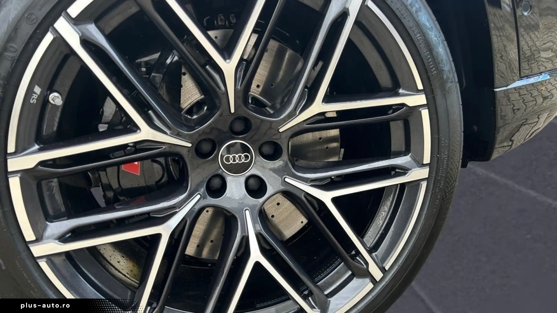 Audi RSQ8 SUV 441(600) kW(PS) tiptronic