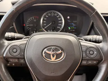 TOYOTA Corolla 2.0 Hybrid Business Edition