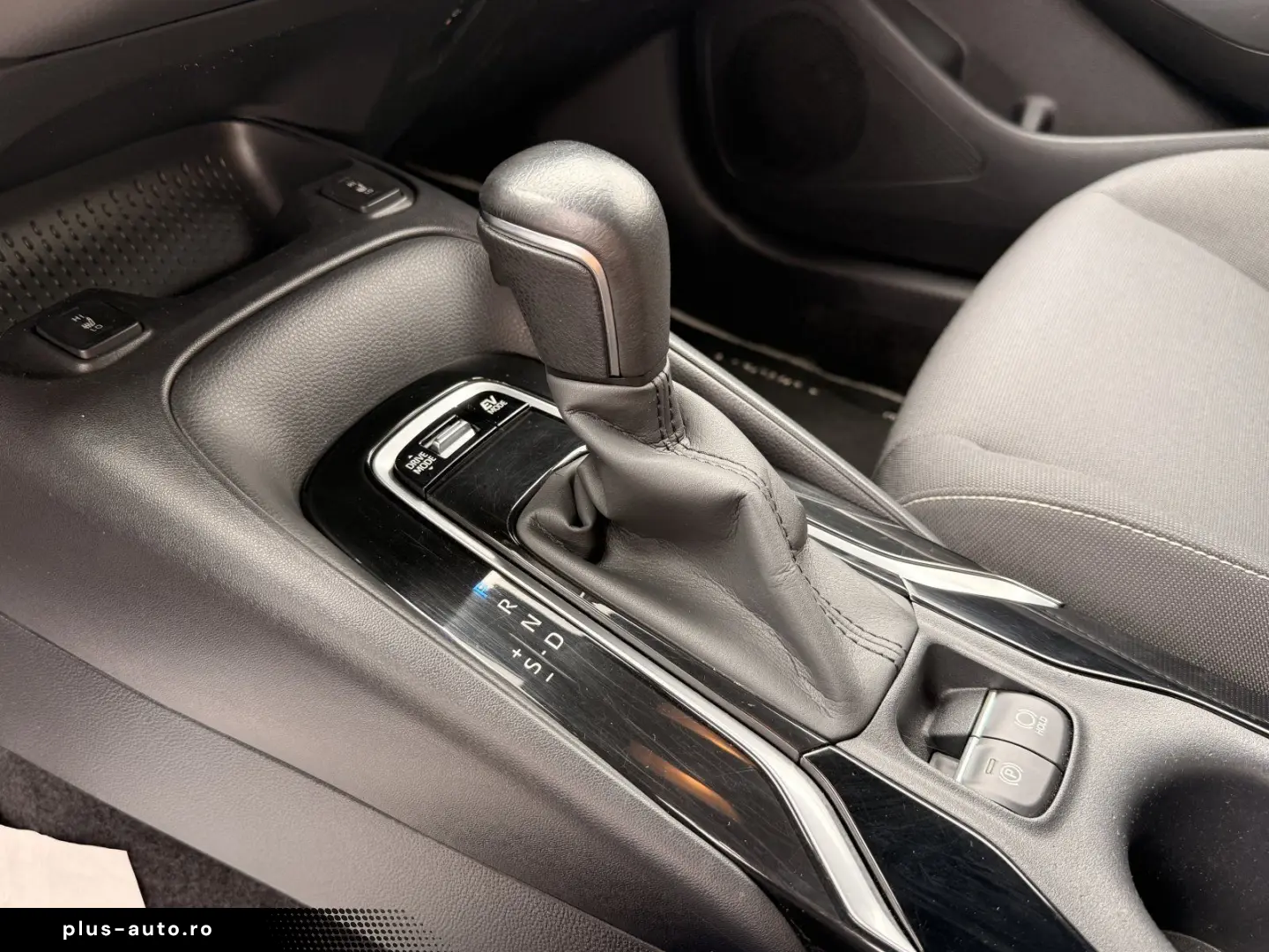 TOYOTA Corolla 2.0 Hybrid Business Edition
