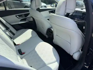 MERCEDES-BENZ E 300 de 4M Exclusive Premium Plus Superscreen