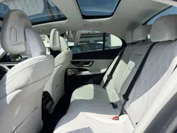 MERCEDES-BENZ E 300 de 4M Exclusive Premium Plus Superscreen