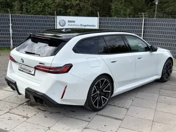 BMW M5 Touring ParkAssis DrivAssis eSitz GARANTIE 03.2031