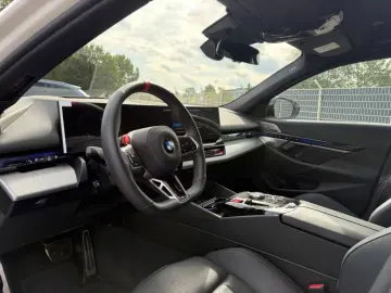 BMW M5 Touring ParkAssis DrivAssis eSitz GARANTIE 03.2031