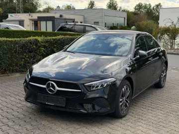 MERCEDES-BENZ A 250e Lim Facelift Widescreen LED Kamera