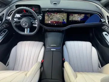 MERCEDES-BENZ E 300 de 4M AMG. Pano  Superscreen  Beige Int.