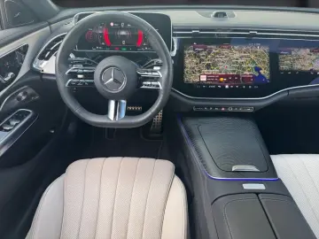 MERCEDES-BENZ E 300 de 4M AMG. Pano  Superscreen  Beige Int.