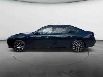 BMW 740d xDrive MSport Iconic SkyPano B&W 360  Hud