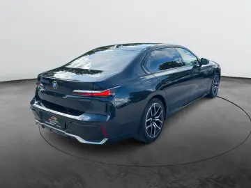 BMW 740d xDrive MSport Iconic SkyPano B&W 360  Hud