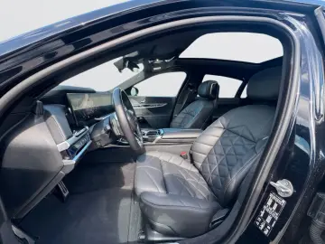 BMW 740d xDrive MSport Iconic SkyPano B&W 360  Hud