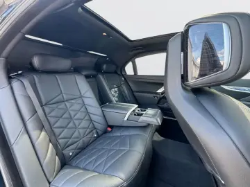 BMW 740d xDrive MSport Iconic SkyPano B&W 360  Hud