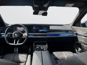 BMW 740d xDrive MSport Iconic SkyPano B&W 360  Hud