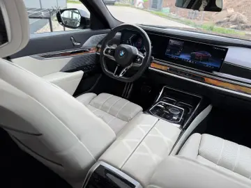 BMW 740 d xDrive M Sport TwoTone TV Massage