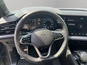 Volkswagen Touareg 3.0 TDI 4M Automatik R-Line ACC AHK Navi