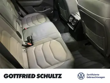 Volkswagen Touareg 3.0 TDI 4M tiptr. R-Line MATRIX NAV AHK