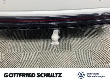 Volkswagen Touareg 3.0 TDI 4M tiptr. R-Line MATRIX NAV AHK