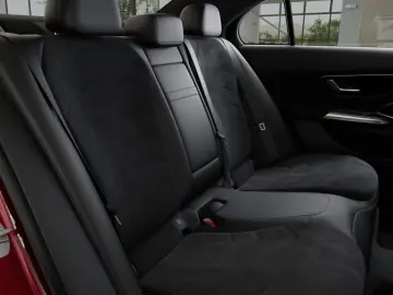 MERCEDES-BENZ E 300 e AMG Pliús MBUX Superscreen Burm4D