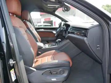 Volkswagen Touareg 3.0 TDI Tiptr. R-Line Navi AHK Kamera LE