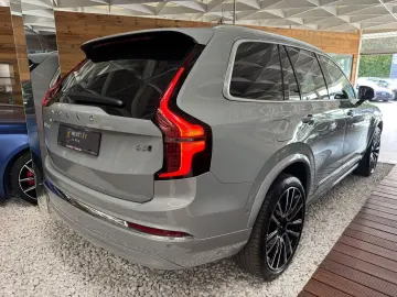 VOLVO XC90 Ultra Bright AWD Pano B&W 7Sitzer AHK Luft.