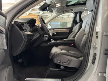 VOLVO XC90 Ultra Bright AWD Pano B&W 7Sitzer AHK Luft.