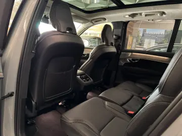 VOLVO XC90 Ultra Bright AWD Pano B&W 7Sitzer AHK Luft.