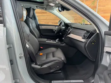 VOLVO XC90 Ultra Bright AWD Pano B&W 7Sitzer AHK Luft.