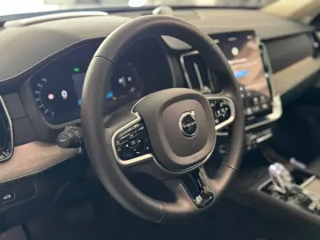 VOLVO XC90 Ultra Bright AWD Pano B&W 7Sitzer AHK Luft.