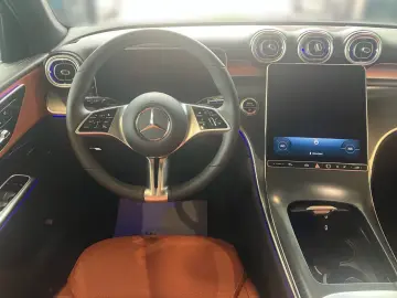 MERCEDES-BENZ GLC 200 4MATIC Edi.-AVA DISTR AHK LED …