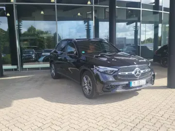 MERCEDES-BENZ WIE NEU! GLC 200 d 4MATIC Autom. AMG Line
