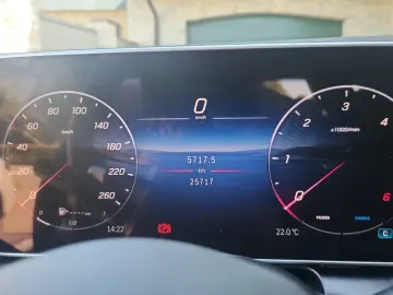 MERCEDES-BENZ WIE NEU! GLC 200 d 4MATIC Autom. AMG Line