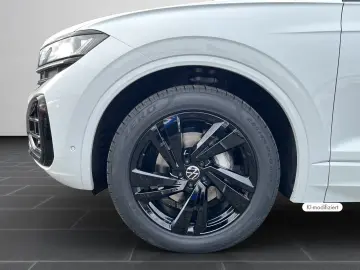 Volkswagen Touareg 3.0 TDI V6  R-Line  DSG Panorama