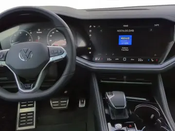Volkswagen Touareg R-Line 3 0 l V6 TDI 4MOTION 286 PS   PAN