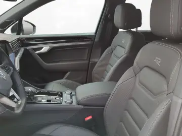 Volkswagen Touareg R-Line 3 0 l V6 TDI 4MOTION 286 PS   PAN