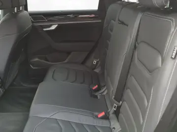 Volkswagen Touareg R-Line 3 0 l V6 TDI 4MOTION 286 PS   PAN