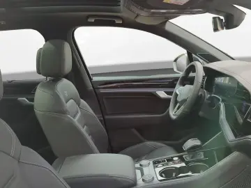 Volkswagen Touareg R-Line 3 0 l V6 TDI 4MOTION 286 PS   PAN