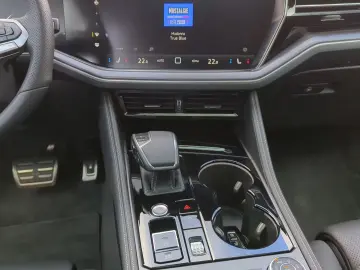 Volkswagen Touareg R-Line 3 0 l V6 TDI 4MOTION 286 PS   PAN